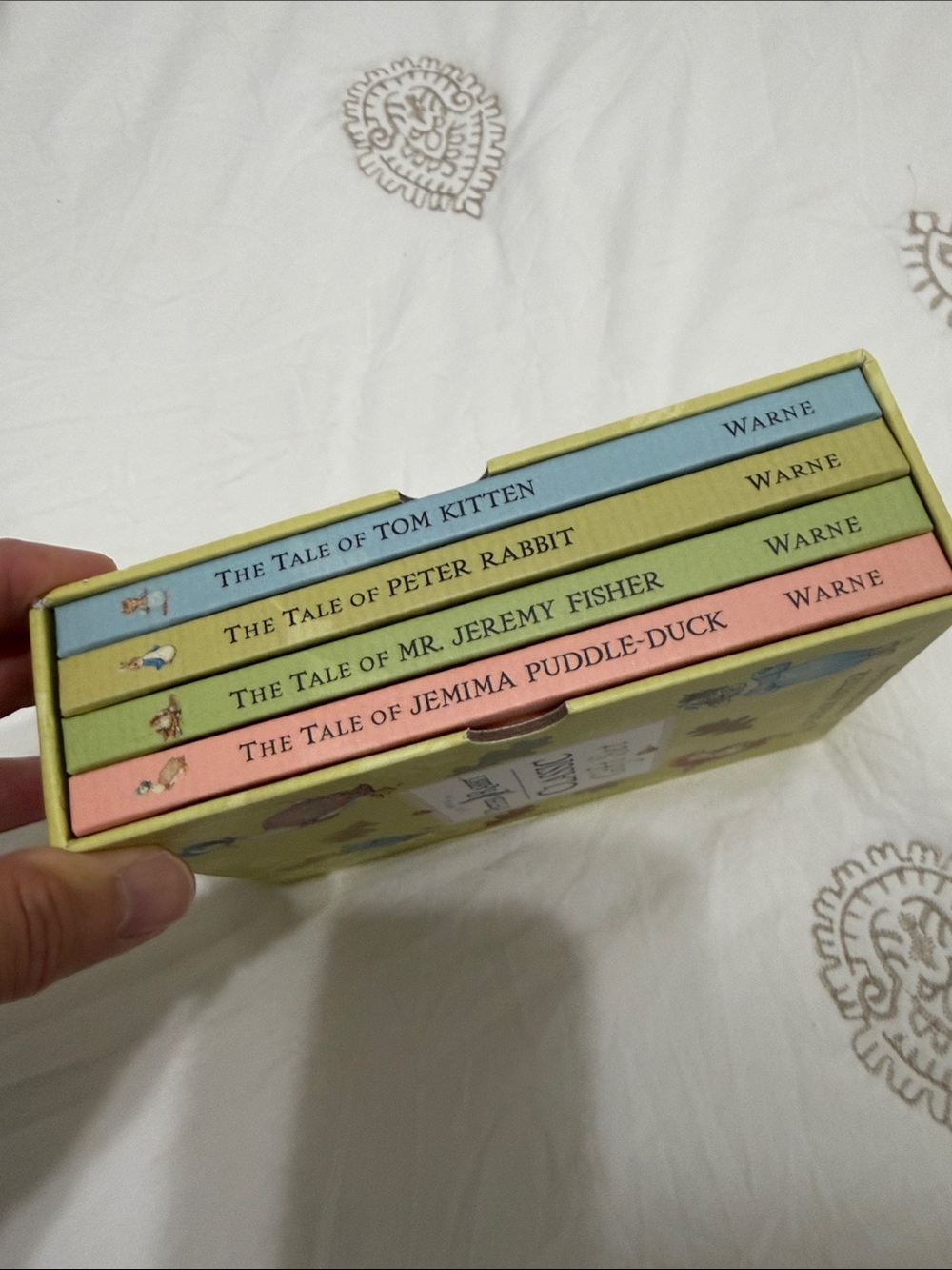Peter Rabbit Classic Gift Set - Yellow Green Design - Picture 2 of 4